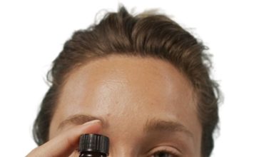 אתגרי הטיפול באקנה במיוחד בעונת המעבר – גישה טיפולית וחדשנית -LIERAC PARIS - ₪ 139- - פרוטוקול-צילום יחצ נגד פגעי עור לטיפול נקודתי (2)