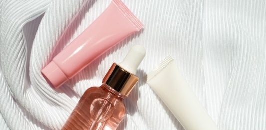 יתרונות קורס החלקות שיער אונליין